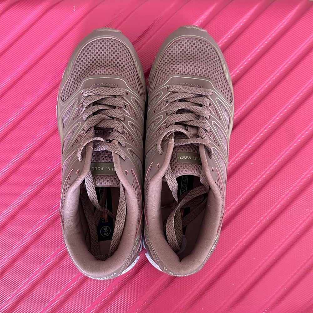 US Polo ASSN athletic shoes with new beautiful socks bonus!